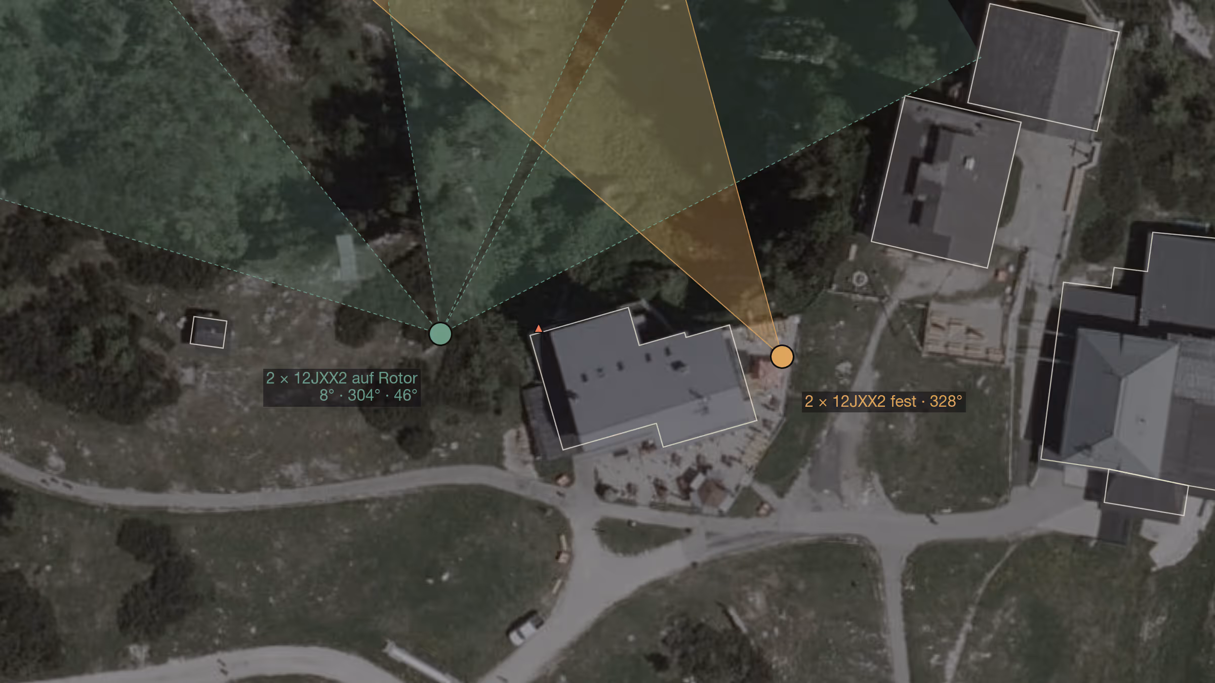 Orthofoto des Feuerkogelhauses von oben, abgedunkelt, mit den Grundrissen von Gasthaus, Christophorushütte, Kapelle und Bergstation: rechts neben dem Gasthaus ein bernsteinfarbener Punkt mit einem Fächer nach 328°, links zwischen Haus und Bäumen ein grüner Punkt mit drei gestrichelten Fächern nach 8°, 304° und 46°