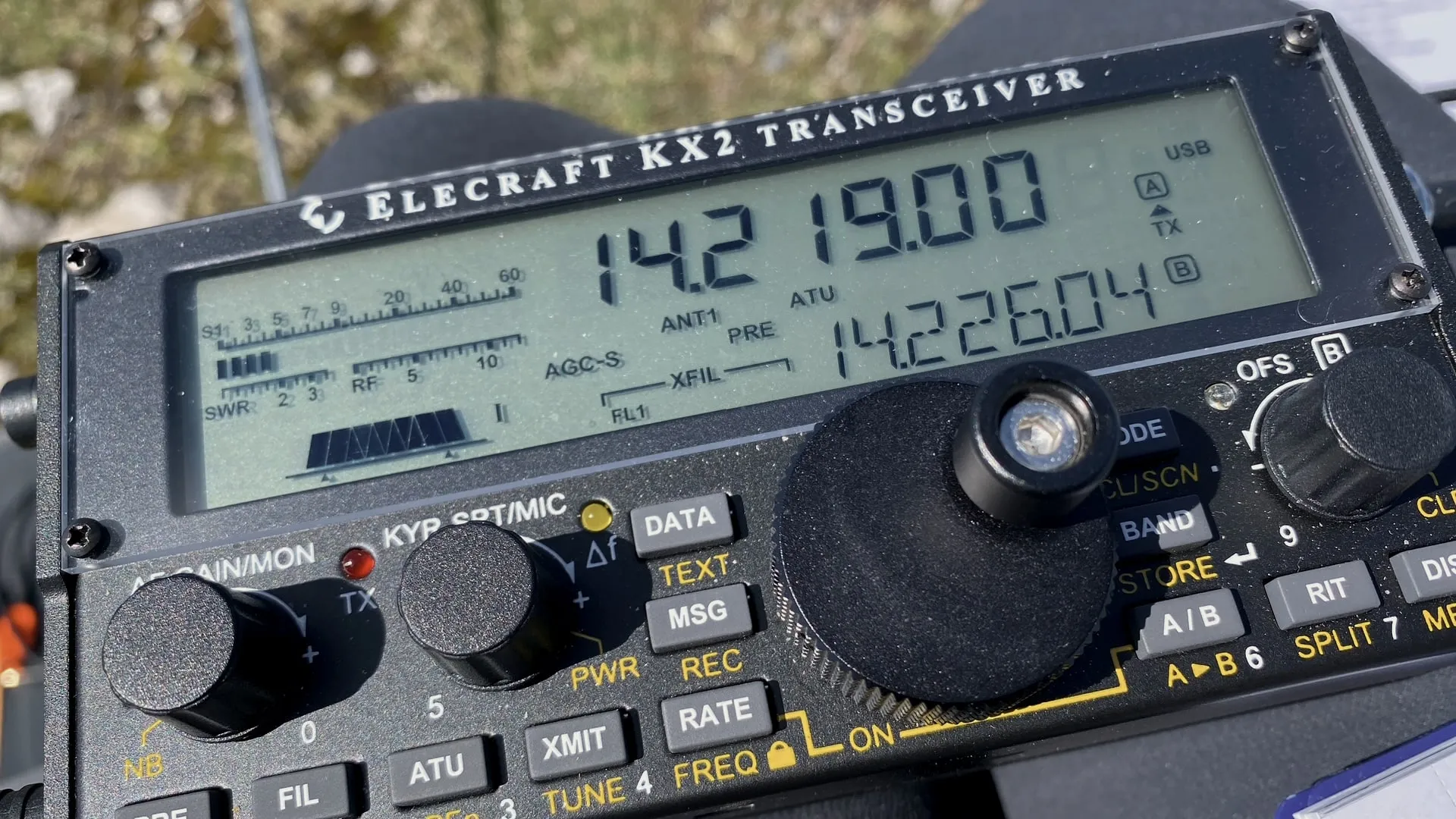 El KX2 en 14,219 MHz en USB, el S-metro marcando